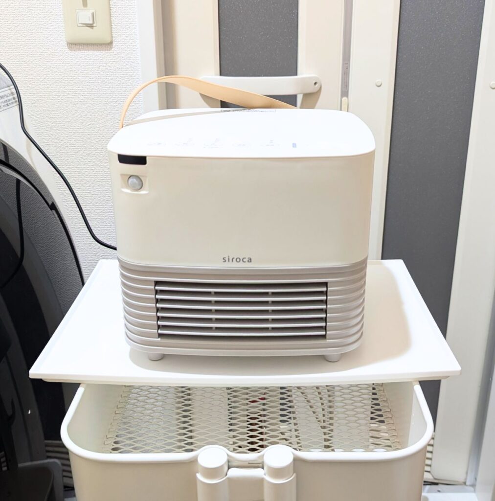 IKEAワゴンの上に乗せたヒーターの画像。