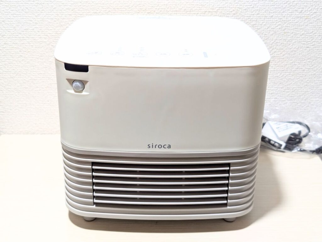 四角い形をした白色のヒーター。全体が写った画像